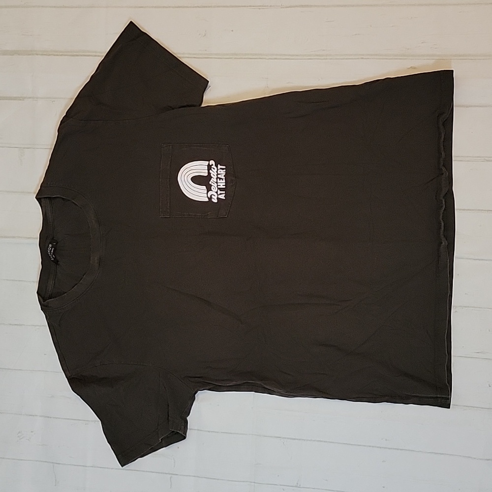 Black tee, pocket design.